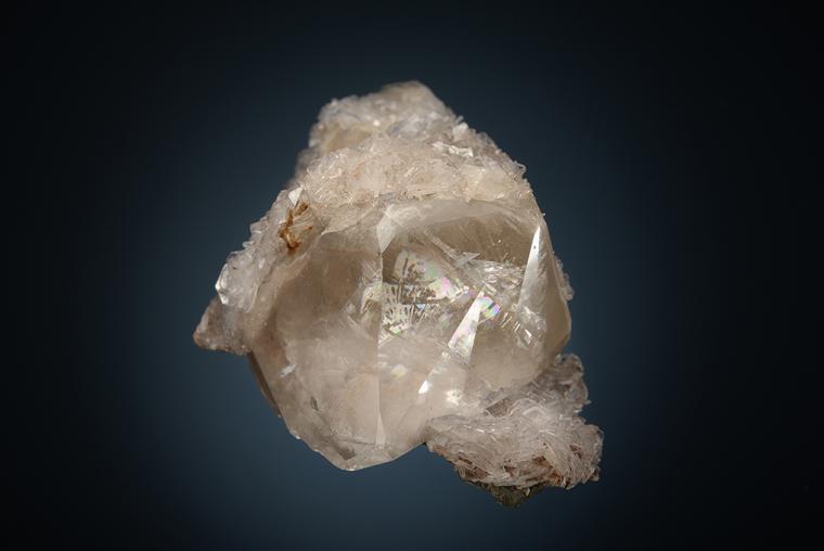 FLUORAPOPHYLLITE on CALCITE